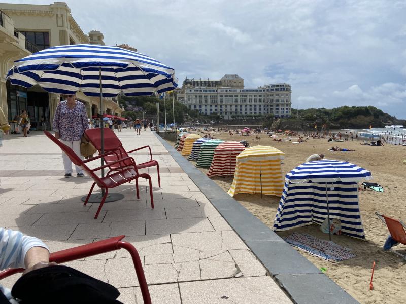 Chaise et parasol à la Grande