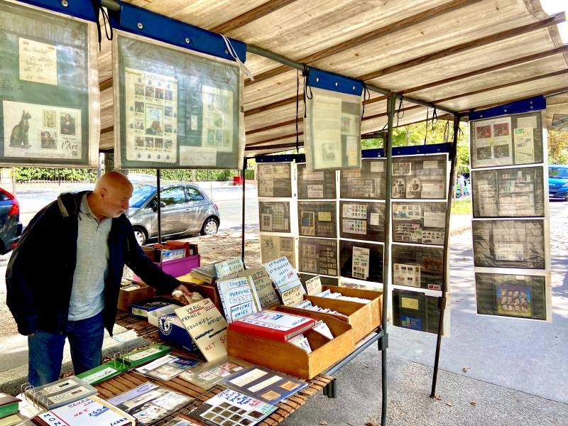 Marché aux timbres Carré Marigny