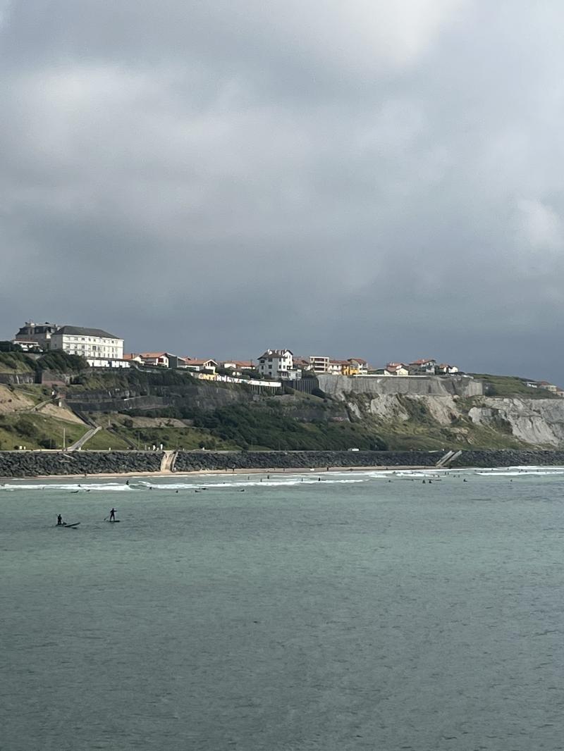 Belles sessions de surf en ce moment sur la Côte des Basques