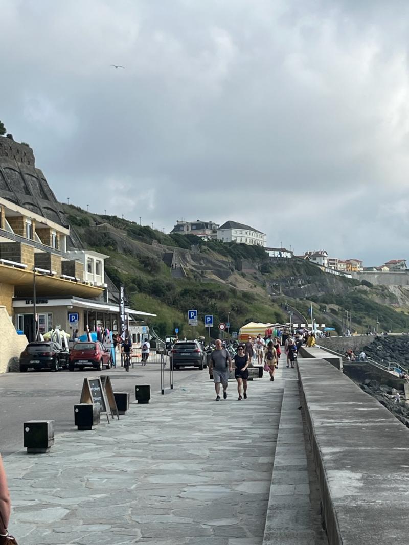 Belles sessions de surf en ce moment sur la Côte des Basques