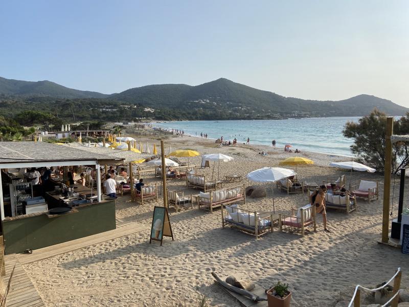 Paillote Aiò sur la plage d’argent