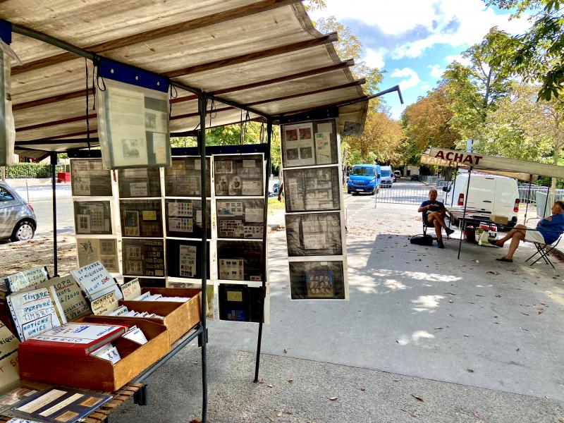 Marché aux timbres Carré Marigny