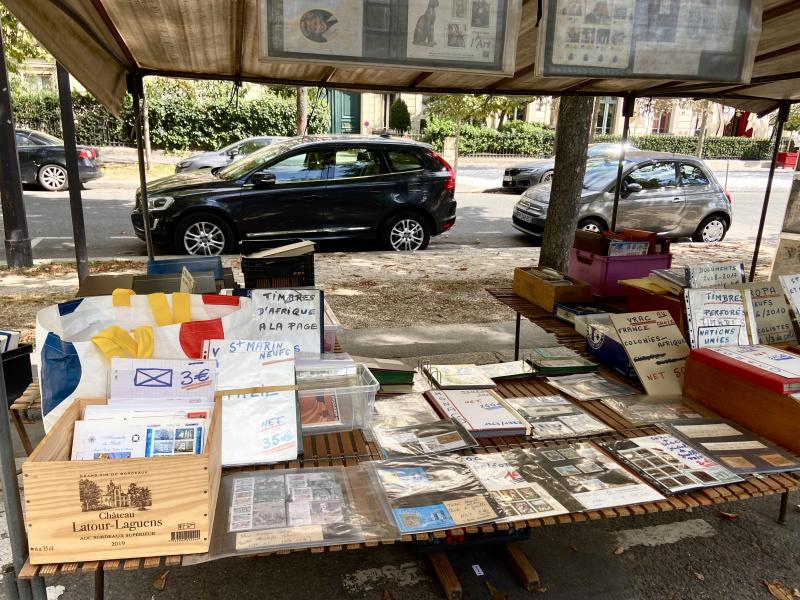 Marché aux timbres Carré Marigny