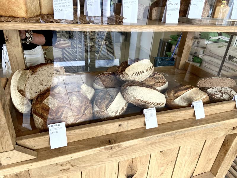 Coin de table. Boulangerie iconoclaste