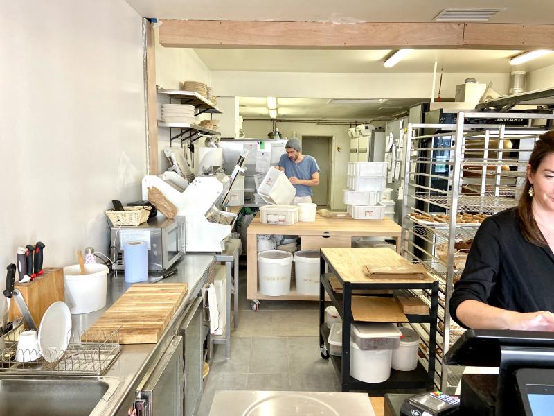 Coin de table. Boulangerie iconoclaste