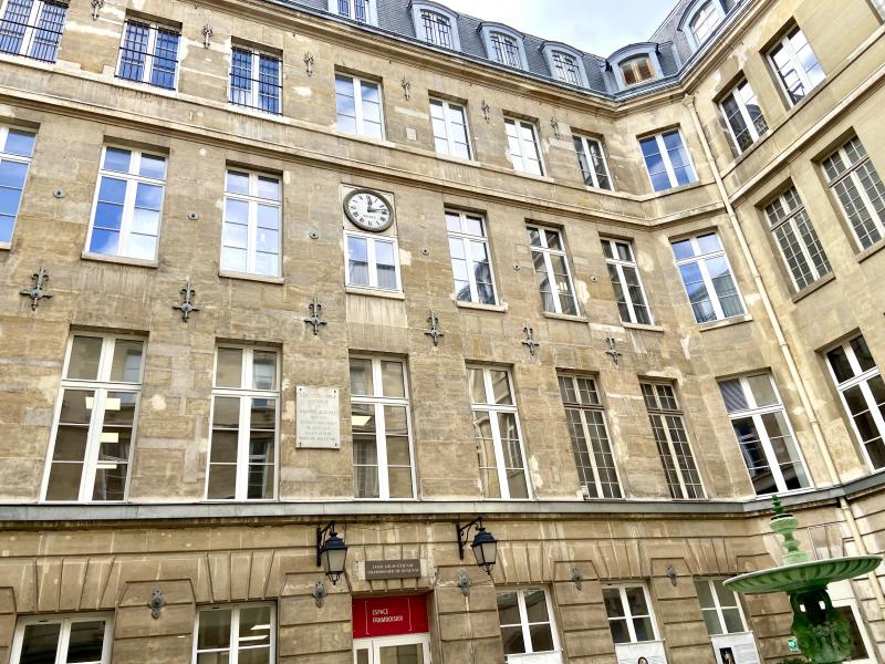 Vente aux enchères au Credit Municipal