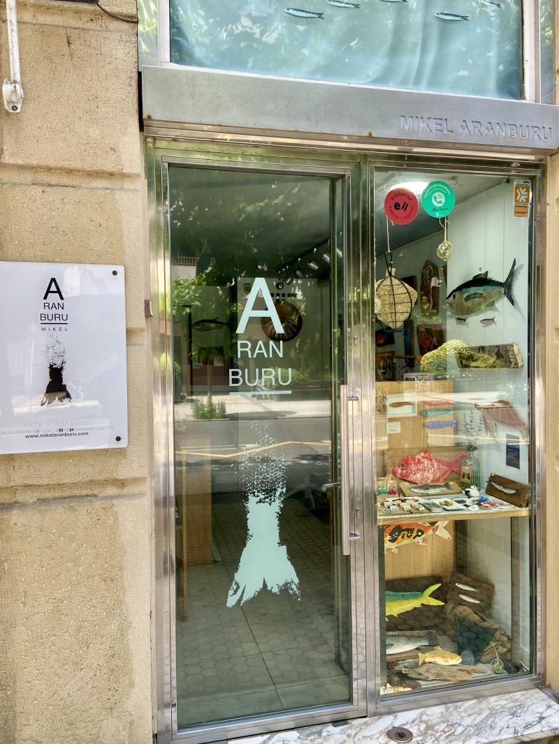 L’artiste Mikel Aranburu à Gros