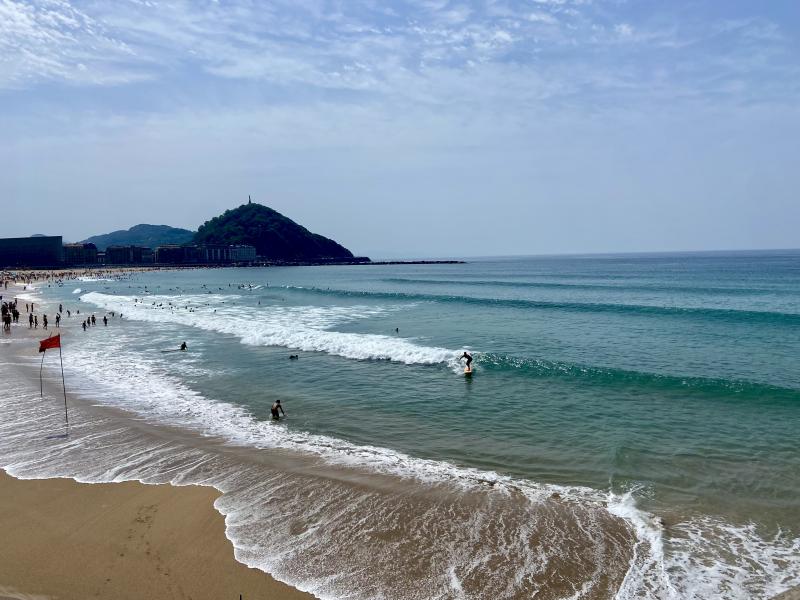 Zurriola Beach la plage des surfers de San Sebastian
