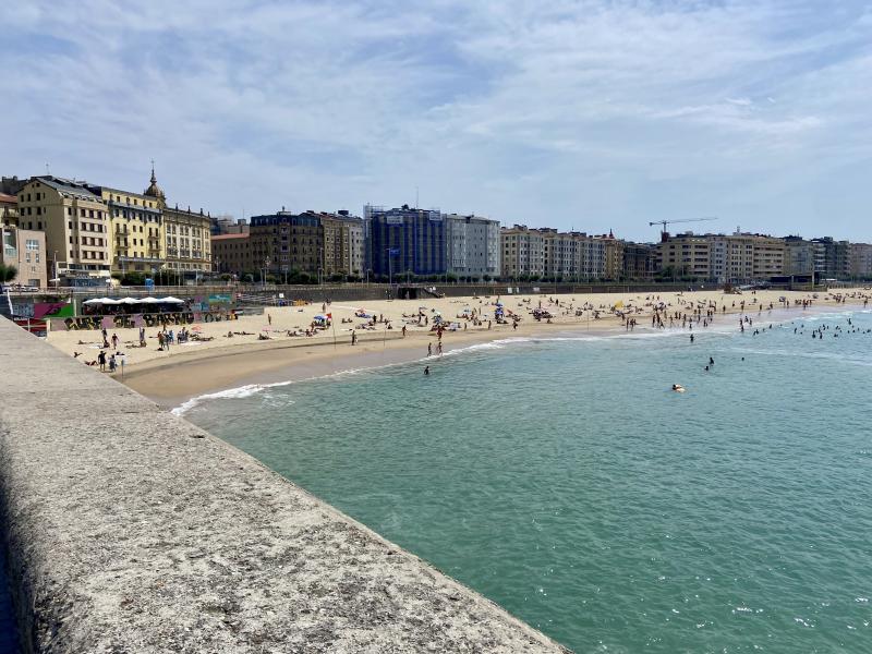 Zurriola Beach la plage des surfers de San Sebastian