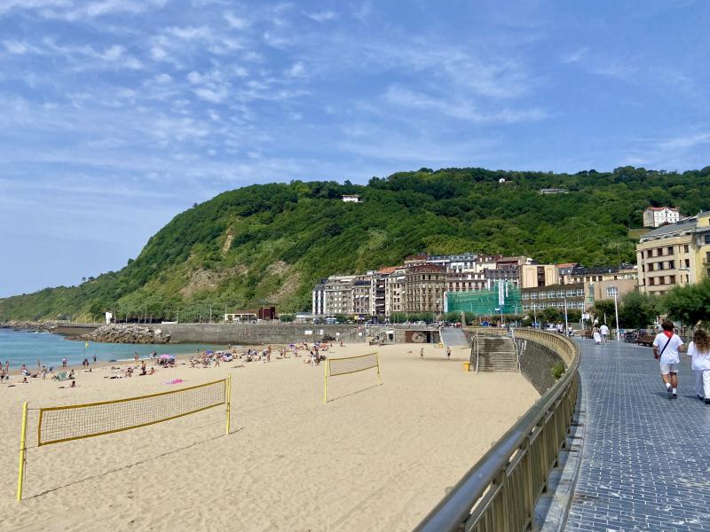 Zurriola Beach la plage des surfers de San Sebastian