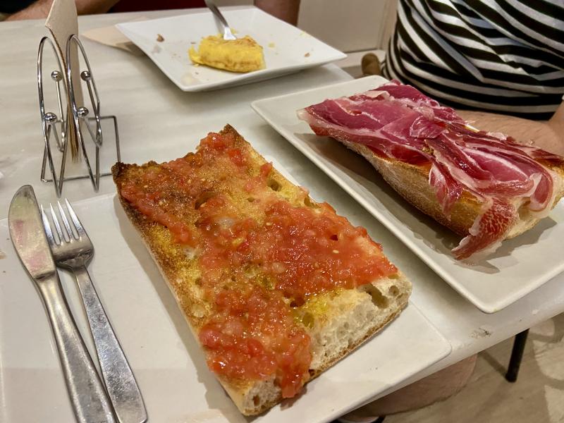 Petit déjeuner à la cafétéria Eas8 a Saint Sebastien
