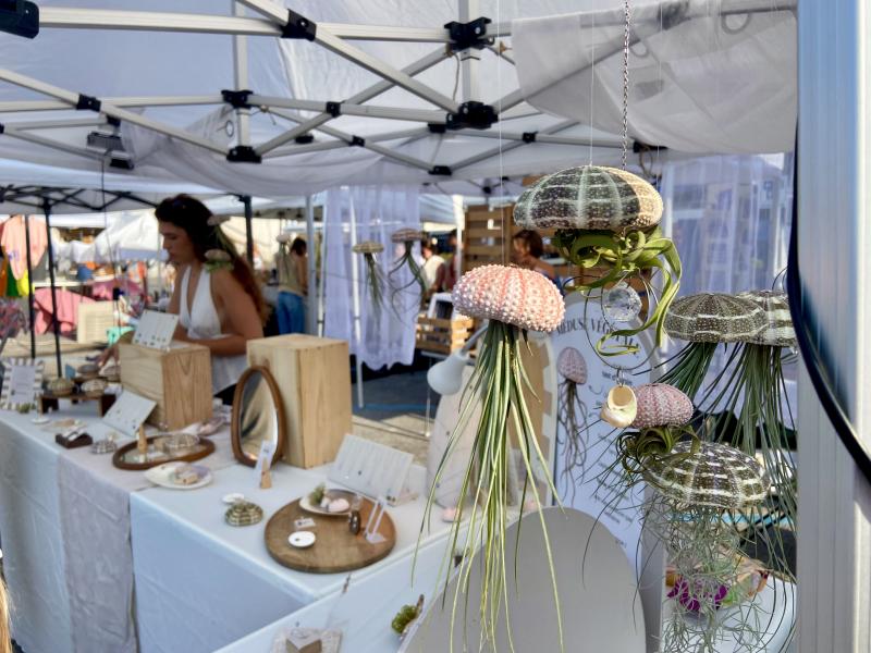 Le marché nocturne de créateurs au Port Vieux